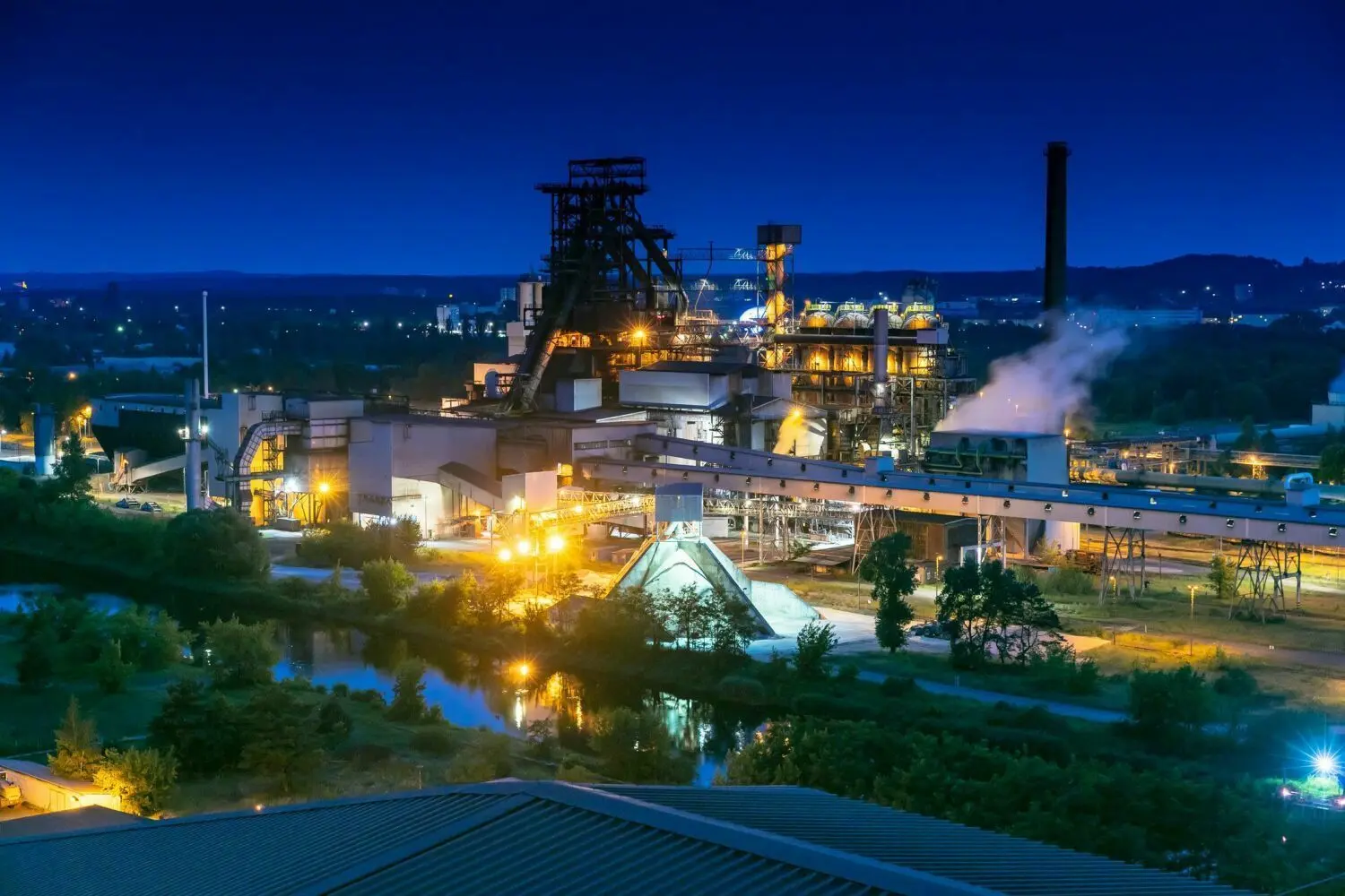 Das Roheisenwerk von ArcelorMittal in Eisenhüttenstadt mit dem Hochofen 5A.