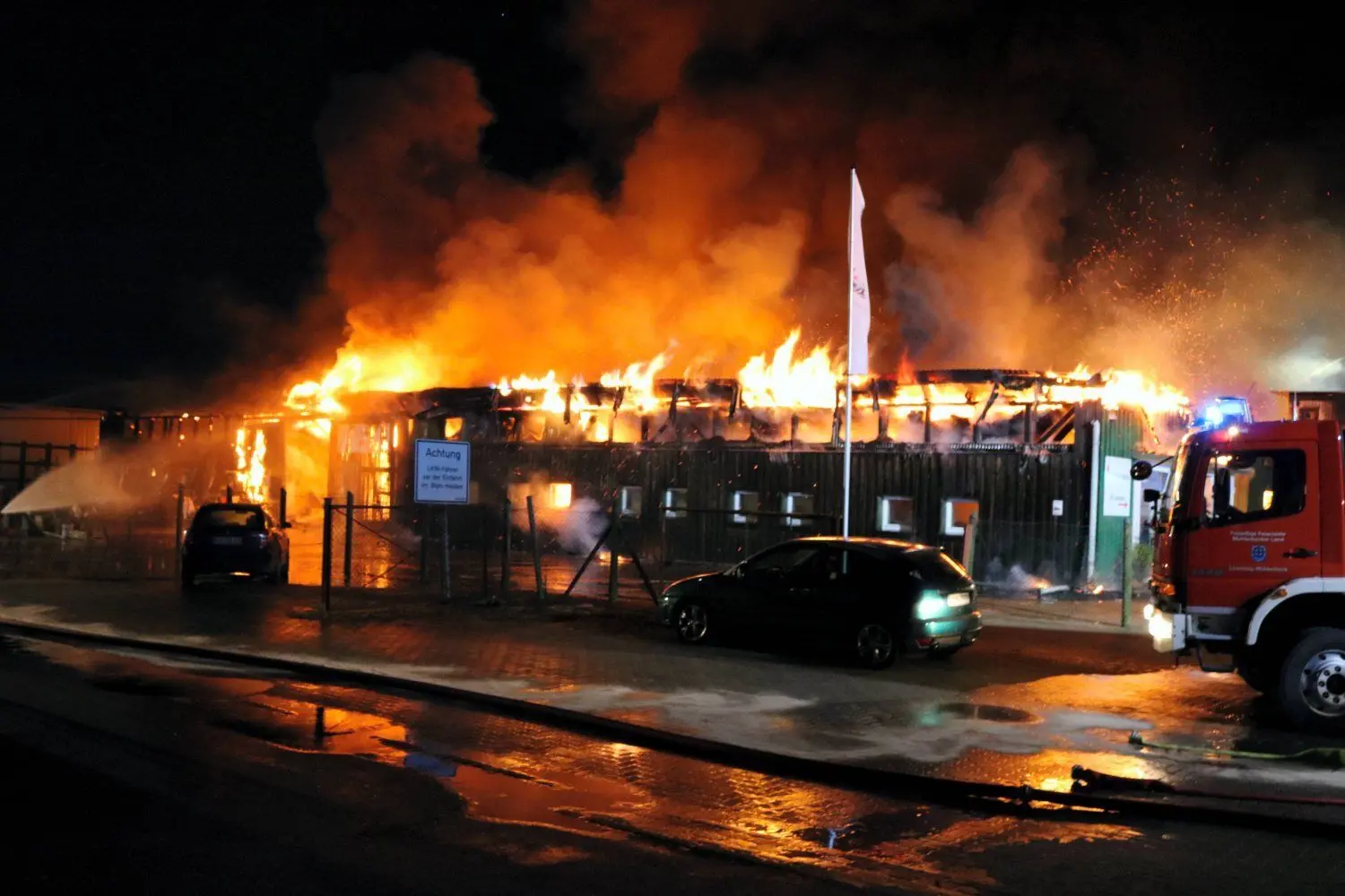 70 Feuerwehrleute aus dem Mühlenbecker Land sowie aus Birkenwerder, Hohen Neuendorf und Glienicke waren nachts im Einsatz.