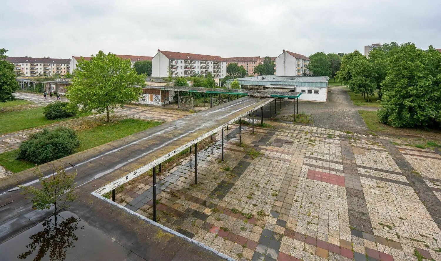 Der Platz der Jugend in Eisenhüttenstadt – seit Jahren ein Lost Place. Bald nicht mehr?