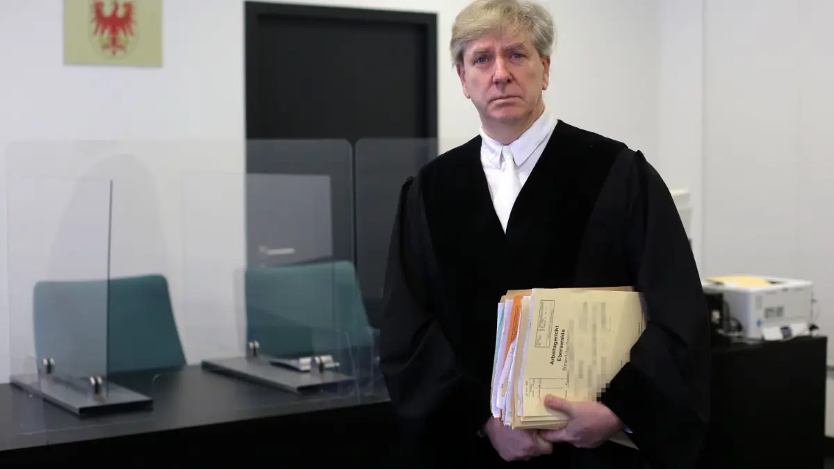 Bietet seinem Dienstherrn die Stirn: der Arbeitsrichter André von Ossowski in Eberswalde
André von Ossowski, Richter am Arbeitsgericht Eberswalde am 02.02.2021