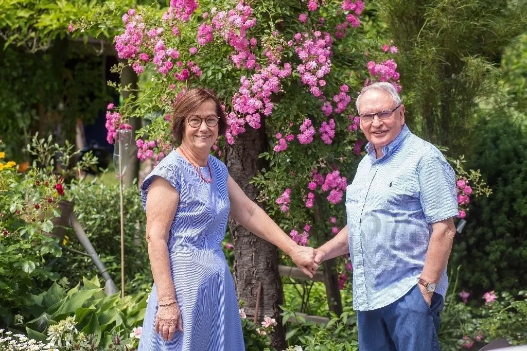 Winfried Mausolf mit seiner Ehefrau Regina, mit der er seit 51 Jahren verheiratet ist. Beide haben drei Kinder, sechs Enkel und zwei Urenkel.