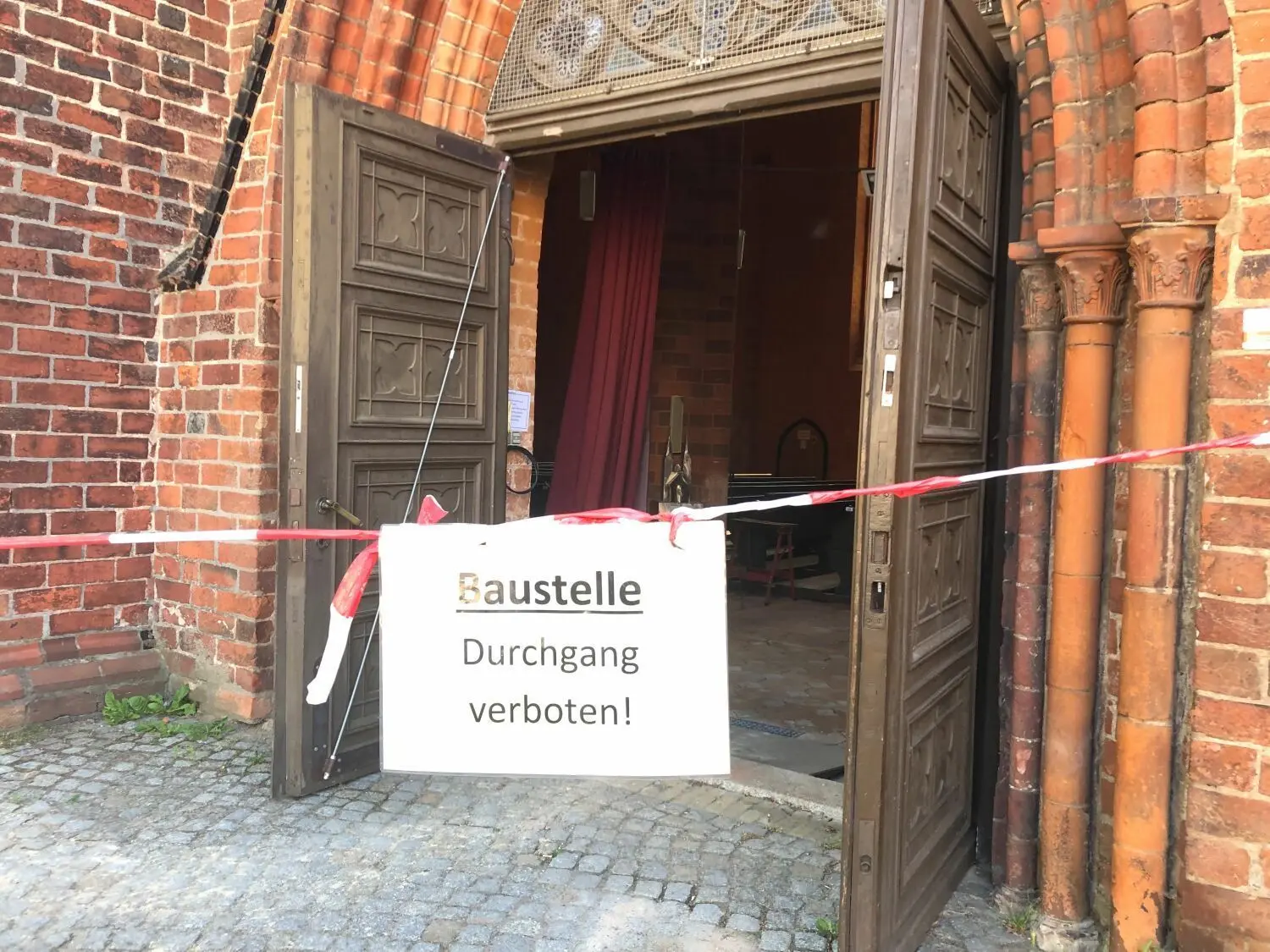 Neuruppins Klosterkirche ist eine Baustelle und wird es auch noch ein paar Wochen bleiben. Die „Musikalische Vesper“ gibt es aber trotzdem.