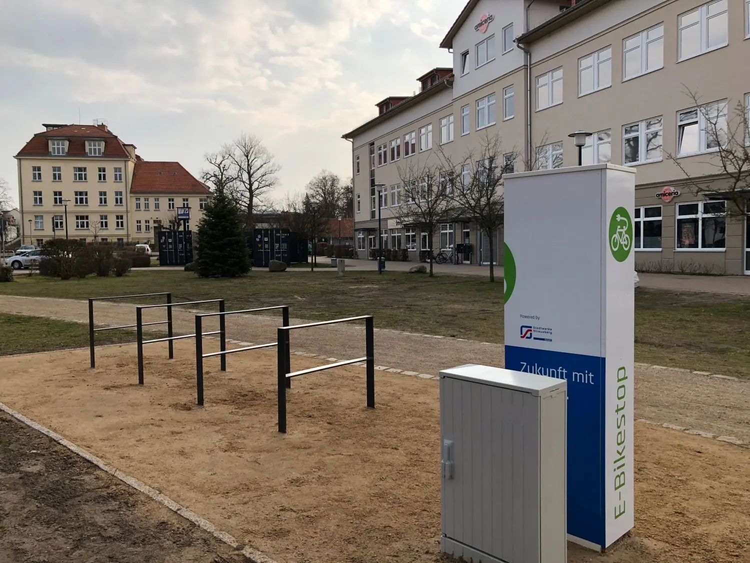 Bereit für Räder: die neue Ladebox für E-Bikes am Haus am See in Strausberg