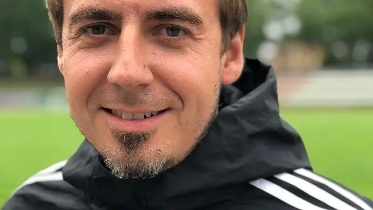 Ronald Mersetzky, Trainer des FV Erkner: „Man sollte die Fähigkeit haben, seine eigenen Ansprüche an jeden Einzelnen anzupassen. Wenn man das schafft, bekommt man von jedem Spieler das Maximale an Bereitschaft für die Gemeinschaft und hat so beste Voraussetzungen, um ein homogenes und erfolgreiches Gebilde zu entwickeln.“