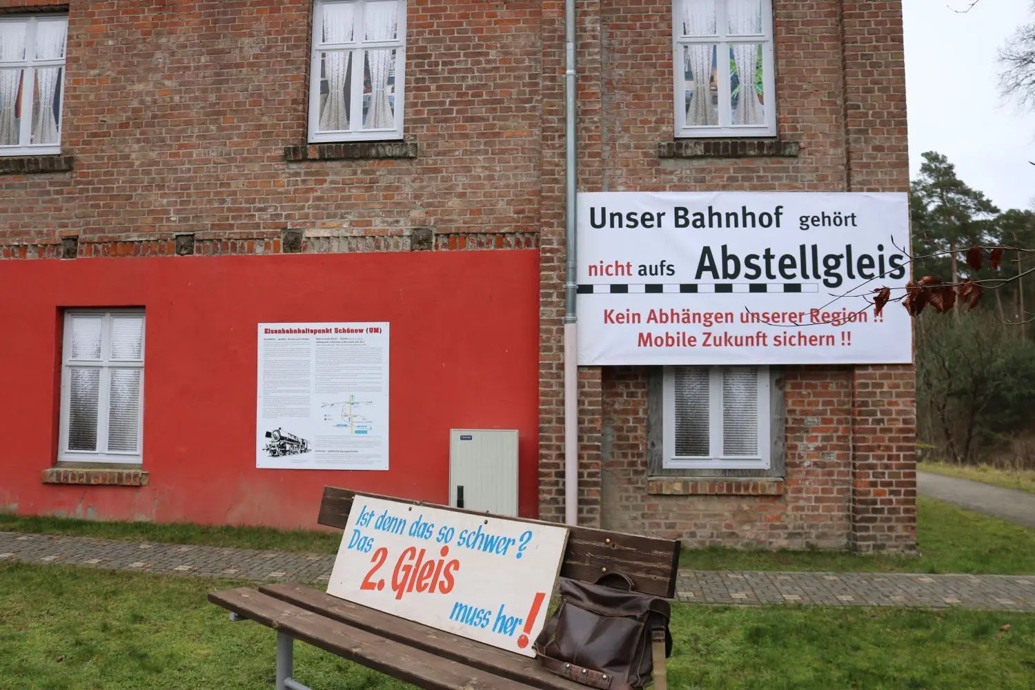 Auch Schönow macht mobil: Die Bürger wollen ihren flott gemachten Bahnhof behalten.