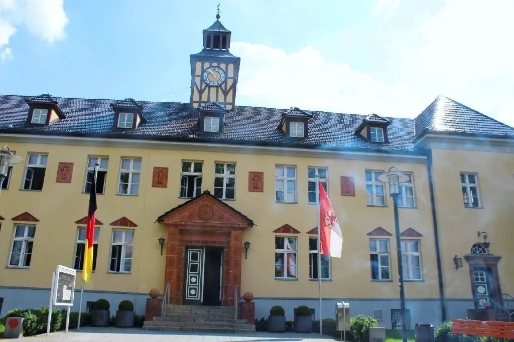 Steht diese Tür noch offen, um politische Kompromisse zu erzielen?Im Rathaus soll die Zukunft Veltens angepackt werden. Doch jüngste Beschlüsse zielen eher darauf, die weitere Entwicklung der Ofenstadt zu stoppen.