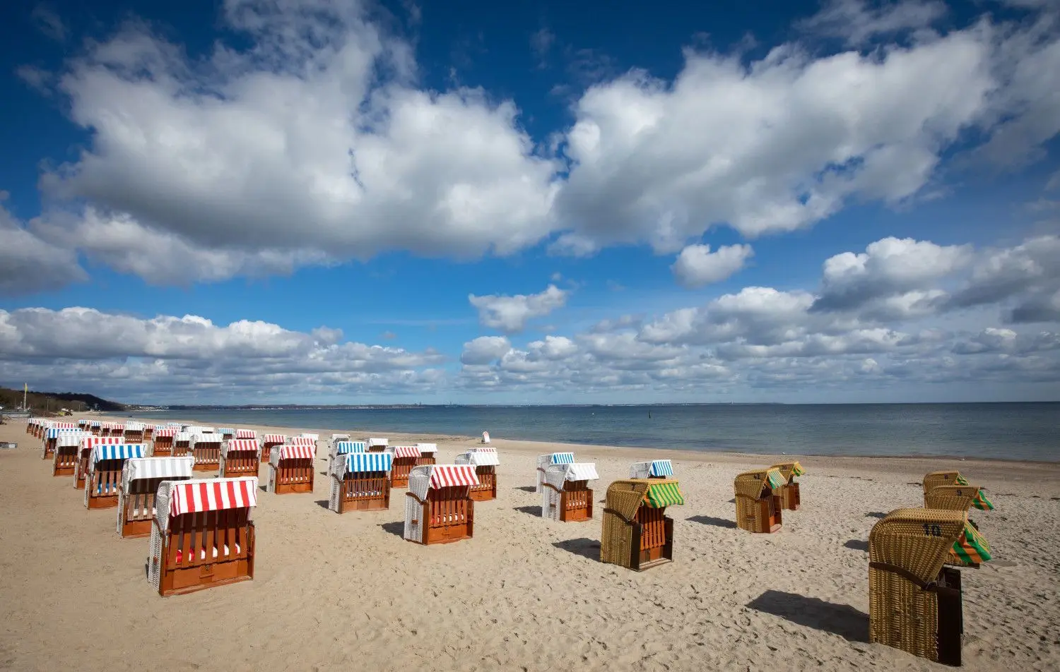 Der Ostsee-Urlaub muss weiter warten: In Mecklenburg-Vorpommern steigen die Corona-Infektionszahlen weiter stark an. Deswegen gelten in vielen Landkreisen schon schärfere Maßnahmen.