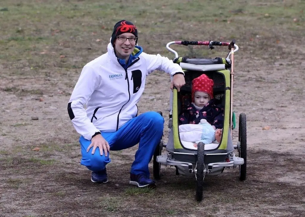 Zaungäste beim Auftritt von Carolin Mattern: Vater Thomas Gogolin und Töchterchen  Ella Charlotte