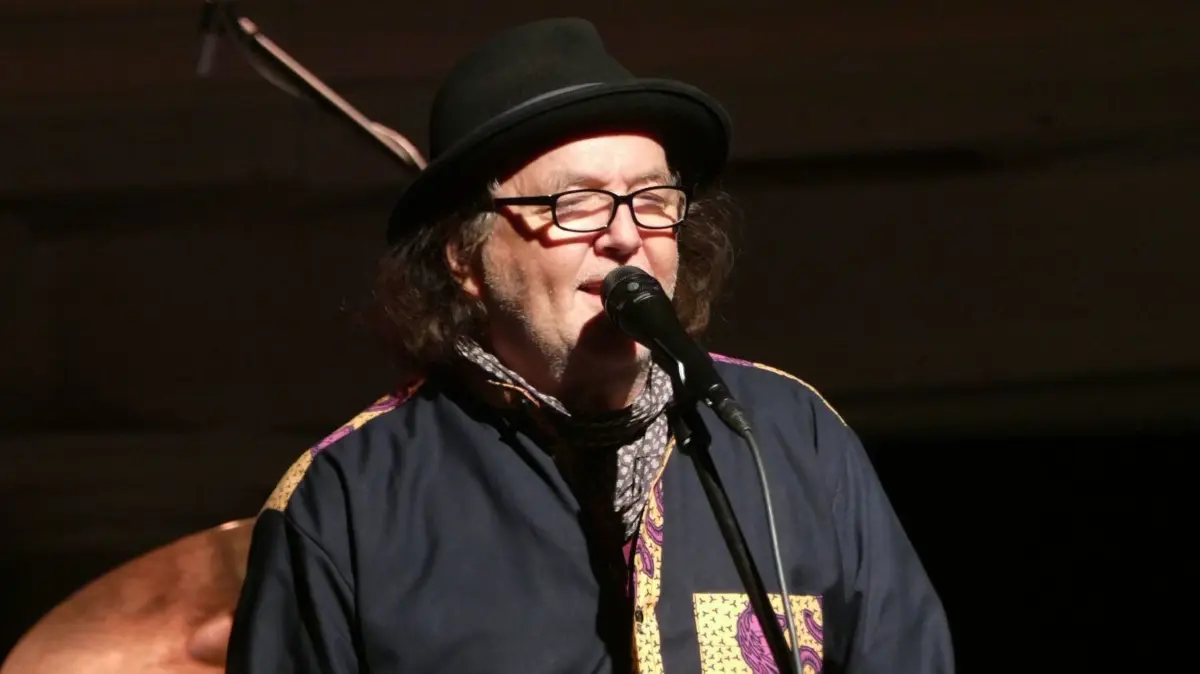 Gerhard Schöne ist in diesem Jahr 70 Jahr alt geworden. Sein rundes Jubiläum feiert er auch in Bernau.
Gerhard Schöne hat am 18.09.2021 ein Konzert in der Neuruppiner PFarrkirche gegeben.