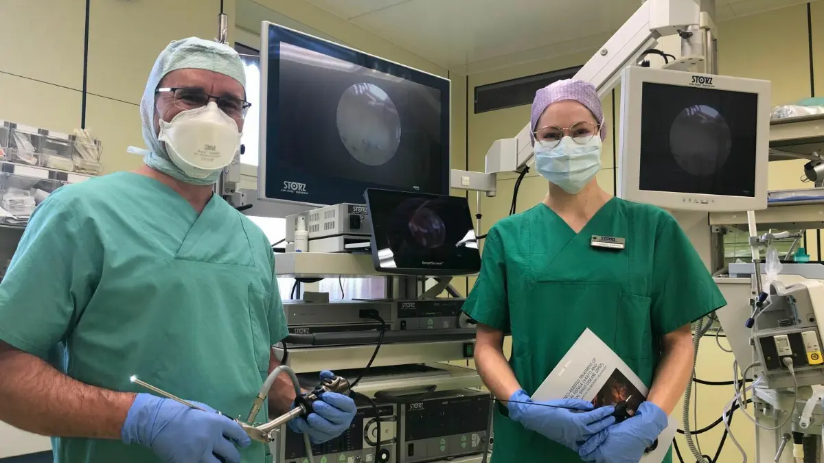 Dr. Marcelo Heck setzt auch bei Steißbein- und Analfisteln auf minimalinvasive Operationsmethoden. Das hilft den Betroffenen und sichert die Zukunft des Krankenhauses Beeskow.
neue Operationsmethode am Beeskower Krankenhaus