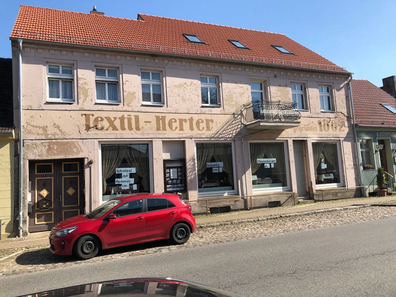 Leider stehen viele Geschäfte heute leer.