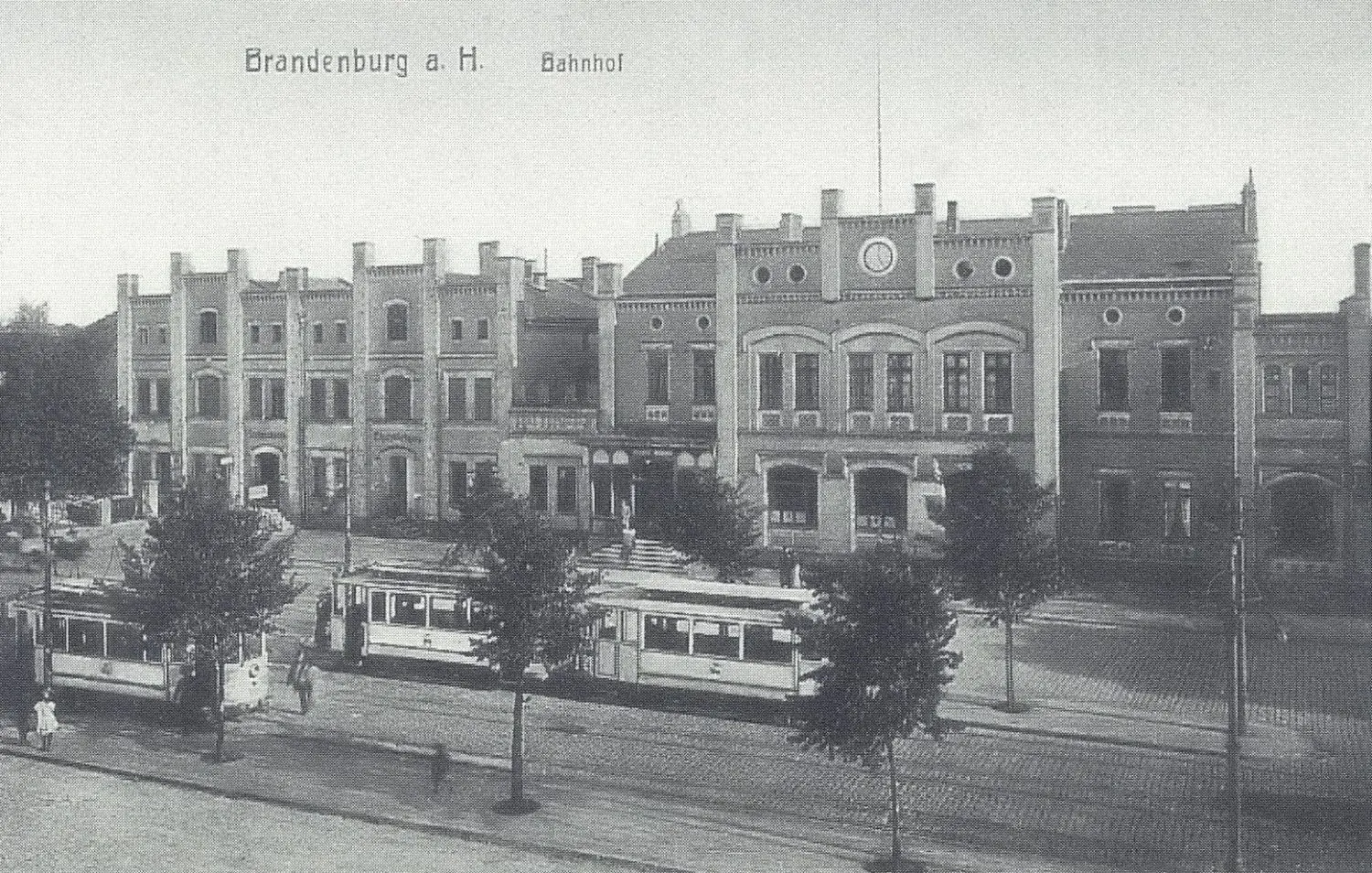 Das Brandenburger Bahnhofsgebäude zählt zu den ältesten an der Bahnstrecke Berlin-Magdeburg.