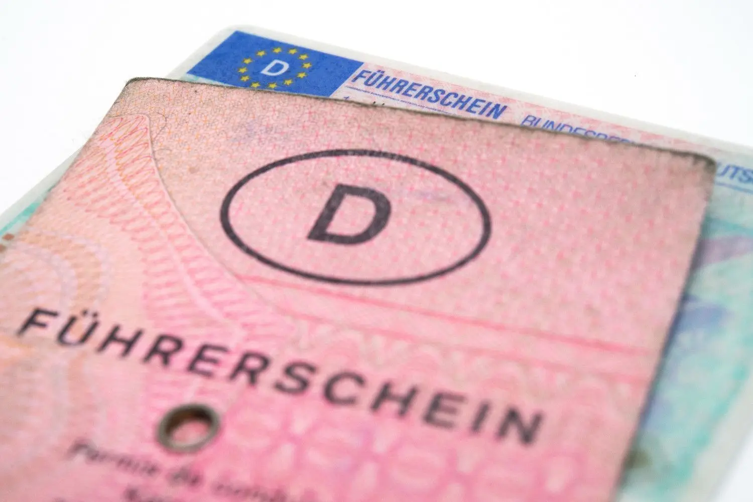 Um alte Führerscheine umtauschen, müssen sich Neuruppiner nun direkt an den Landkreis und nicht mehr ans Bürgerbüro wenden. (Symbolbild)