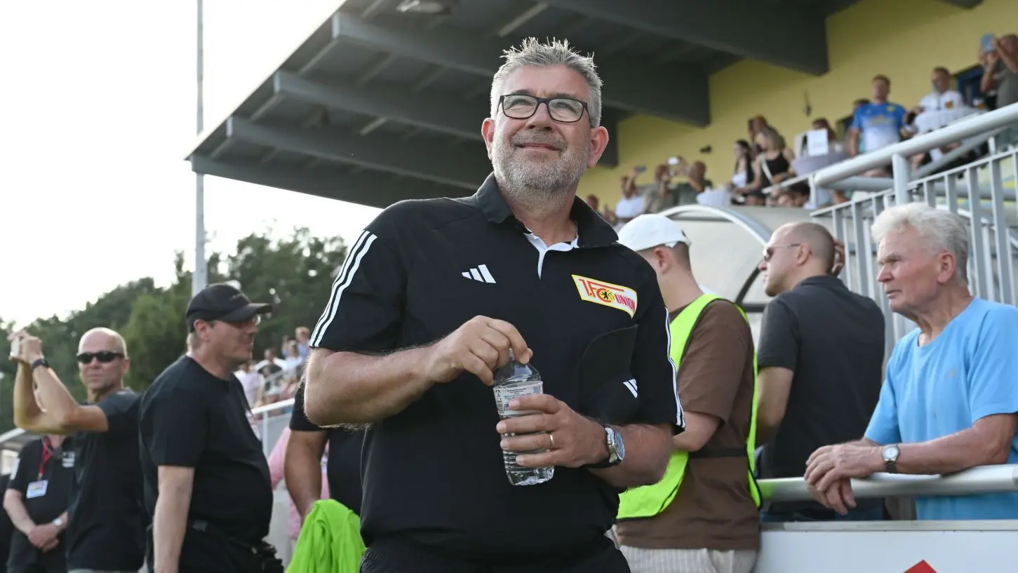Trainer Urs Fischer und der 1. FC Union Berlin spielen am Samstag bei Zalaegerszegi TE FC in Ungarn.