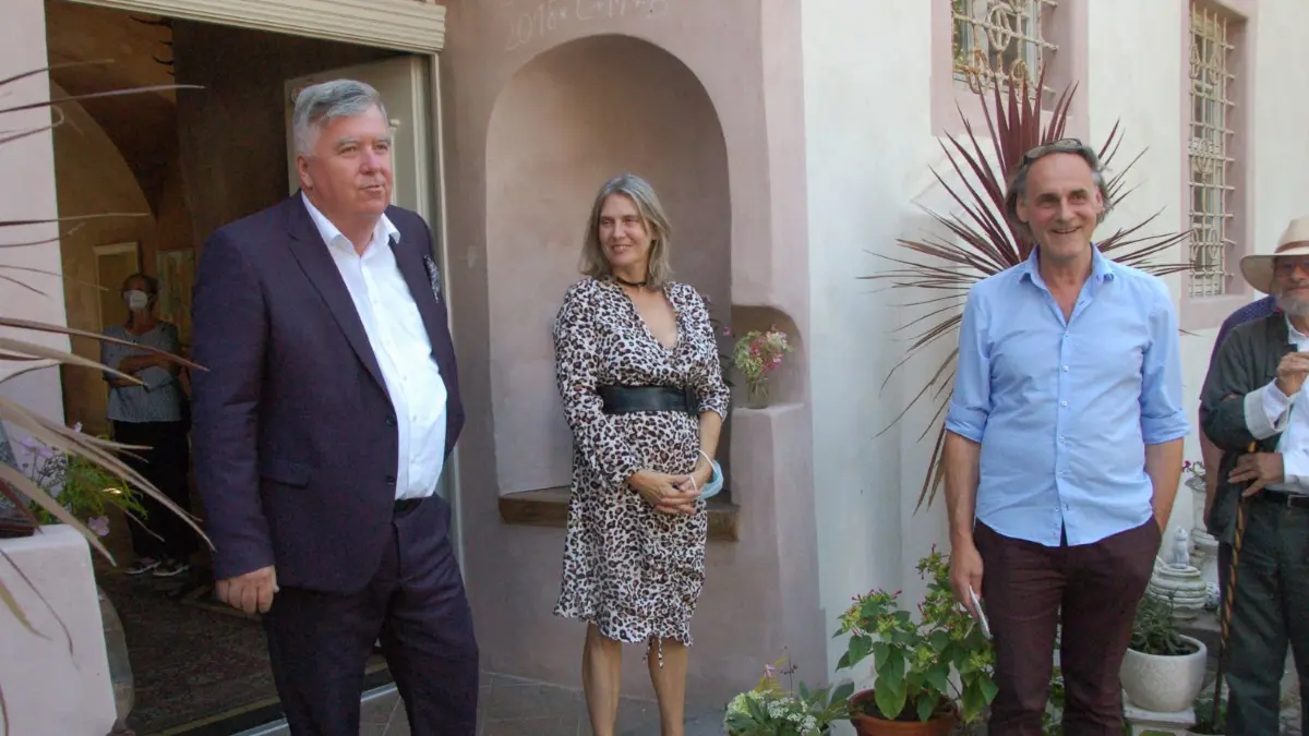 Jubiläumsfeier im Schlosss Neuenhagen: Gernot Schmidt (SPD), Landrat von Märkisch-Oderland, Christina Bohin und Andreas Unterberger (v.l.)
Jubiläumsfeier im Schlosss Neuenhagen am 15.8.2021: Landrat Gernot Schmidt, Christina Bohuin und AndreasUnterberger