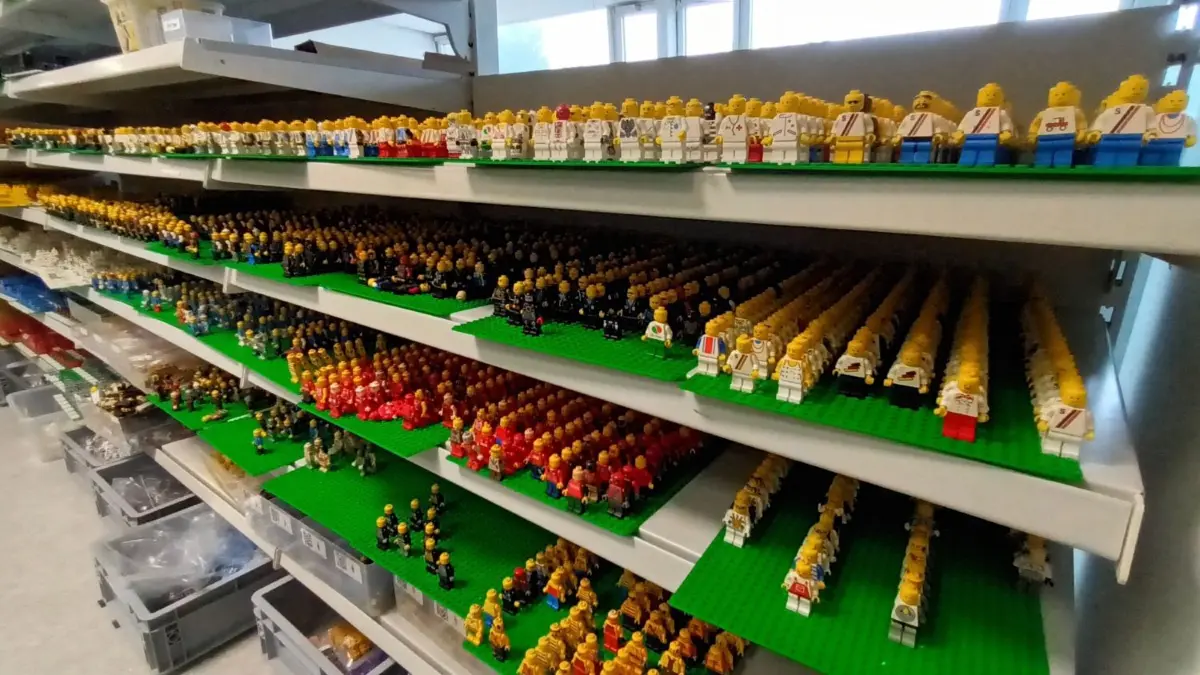 Im Bestand von FlixBrix finden sich aktuell etwa 60.000 verschiedene Lego-Bauteile.