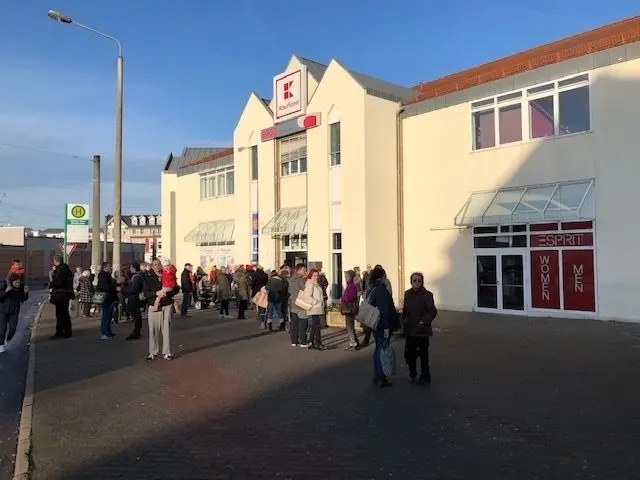 Aufgrund eines Brandes im Einkaufszentrum Kleiner Stern sind alle Geschäfte geschlossen.