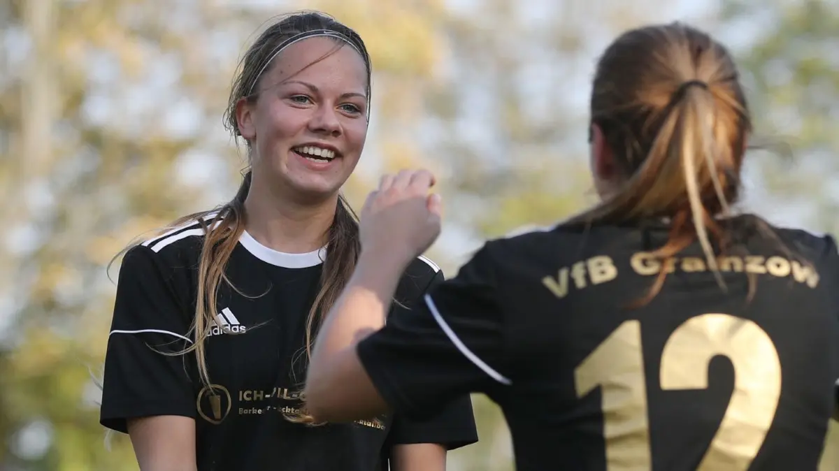 Paula Schönborn in Jubellaune nach einem Tor.
Lützlow 12.10.2019, FB Frauen, Pokal-Viertelfinale, VfB Gramzow - City Schwedt