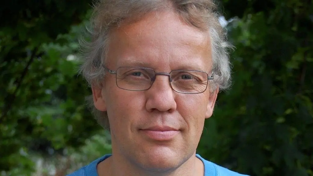 Heinz Mascher ist Erster Vorsitzender der Grünen Liga Brandenburg: Der Umweltverband hatte erreicht, dass das Oberverwaltungsgericht (OVG) Berlin-Brandenburg die Fällarbeiten auf dem Werksgelände stoppte.