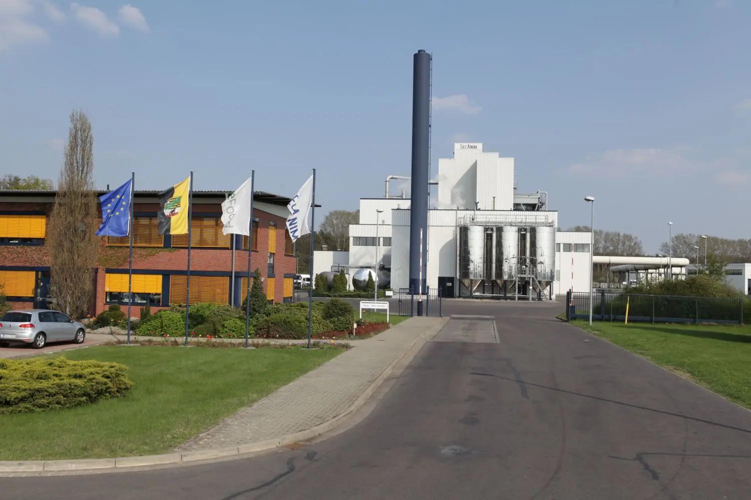 Tierkörperbeseitigung: Der Genthiner Standort von SecAnim, in dem auch Kadaver aus Brandenburg verarbeitet werden.