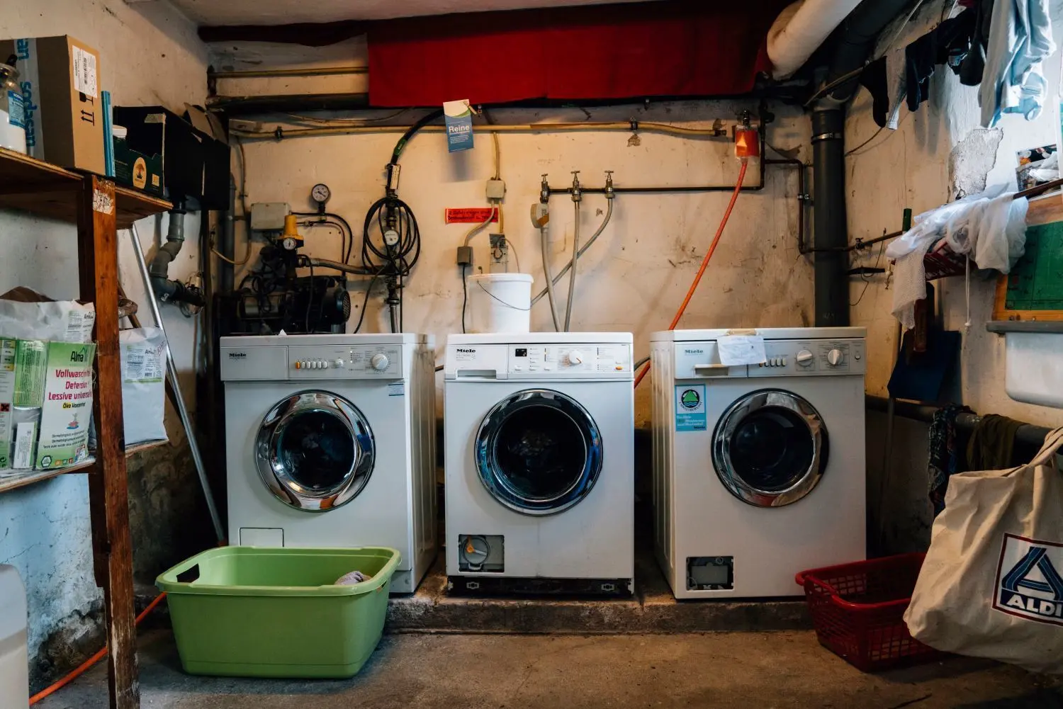 Schont die Ressourcen: Der Waschraum in der Kommune Niederkaufungen – drei Maschinen reichen für 80 Bewohner.