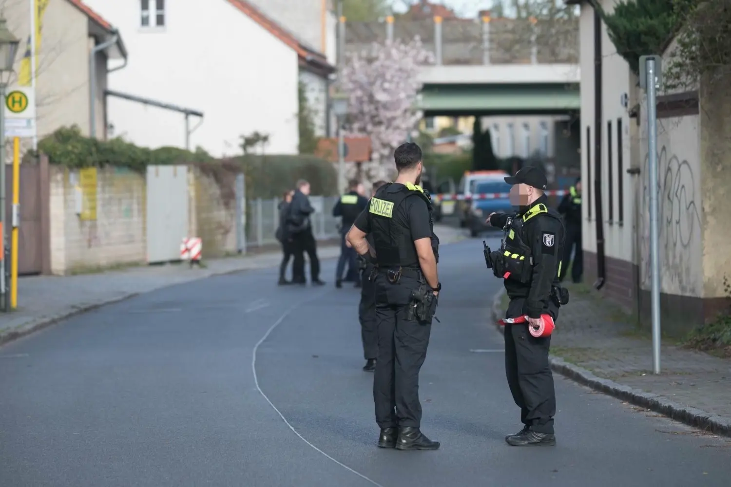 Drogenlabor in BerlinBohnsdorf? Chemikalienfund in Lagerhalle was