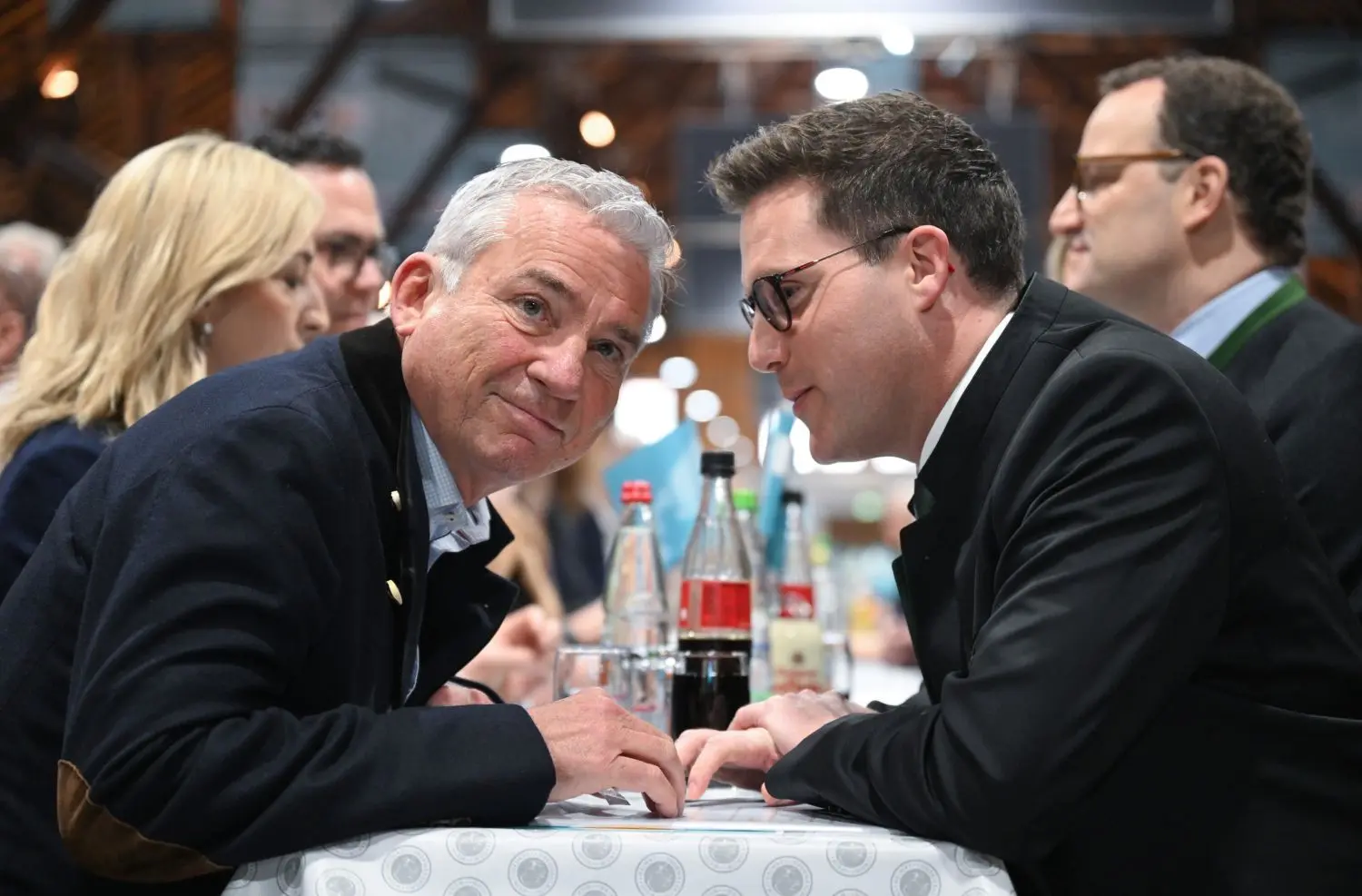 Thomas Strobl (links, CDU), Innenminister von Baden-Württemberg, und Manuel Hagel (rechts), Landesvorsitzender der CDU Baden-Württemberg, in der Alten Kelter in Fellbach beim Politischen Aschermittwoch der CDU Baden-Württemberg.