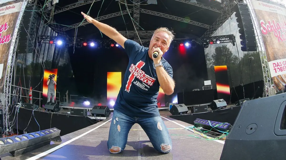 5000 begeisterte Schlagerfans feiern zehn Stunden lang den Schlagerkuchen 2019.
Schlagerkuchen 2019; TOBEE – Das grosse Schlagerkuchen Open-Air;
Tim Toupet
13.07.2019; Ankenstadion, Kuchen.
Foto: Thomas Madel