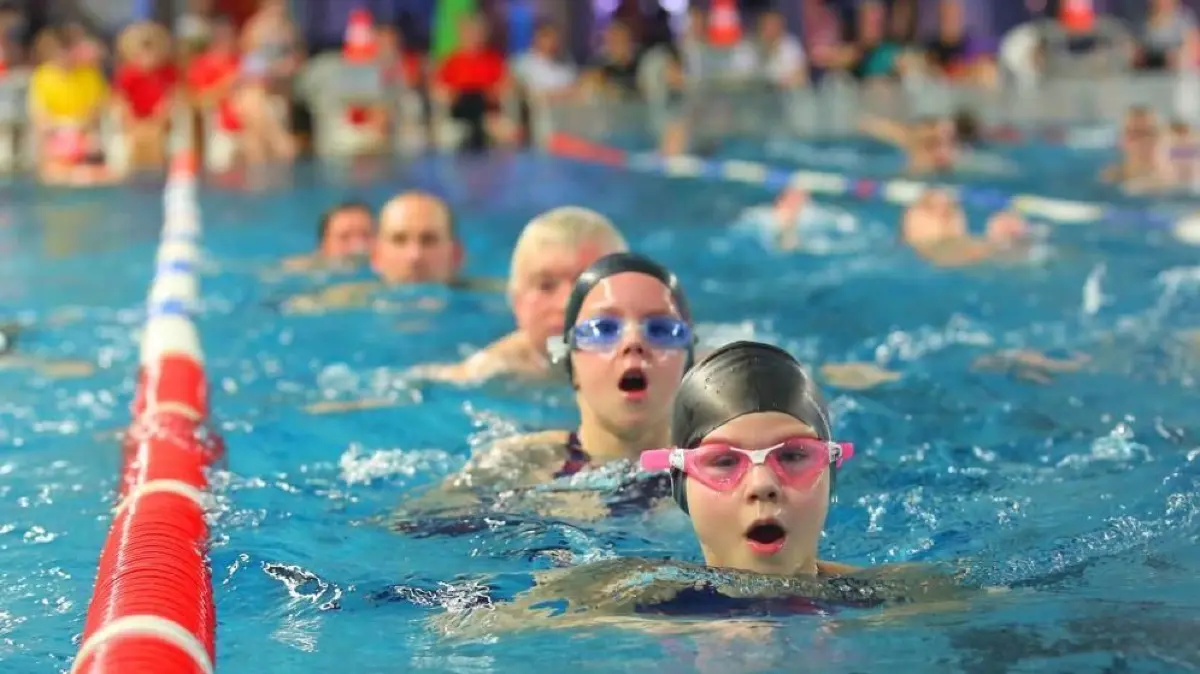 490 Teilnehmer beteiligten sich am 24-Stunden-Schwimmen und Tauchen im Eberswalder BAFF das am Sonnabend um 15 Uhr endete.
490 Teilnehmer beteiligten sich am 24-Stunden-Schwimmen und Tauchen im Eberswalder BAFF das am Sonnabend um 15 Uhr endete.