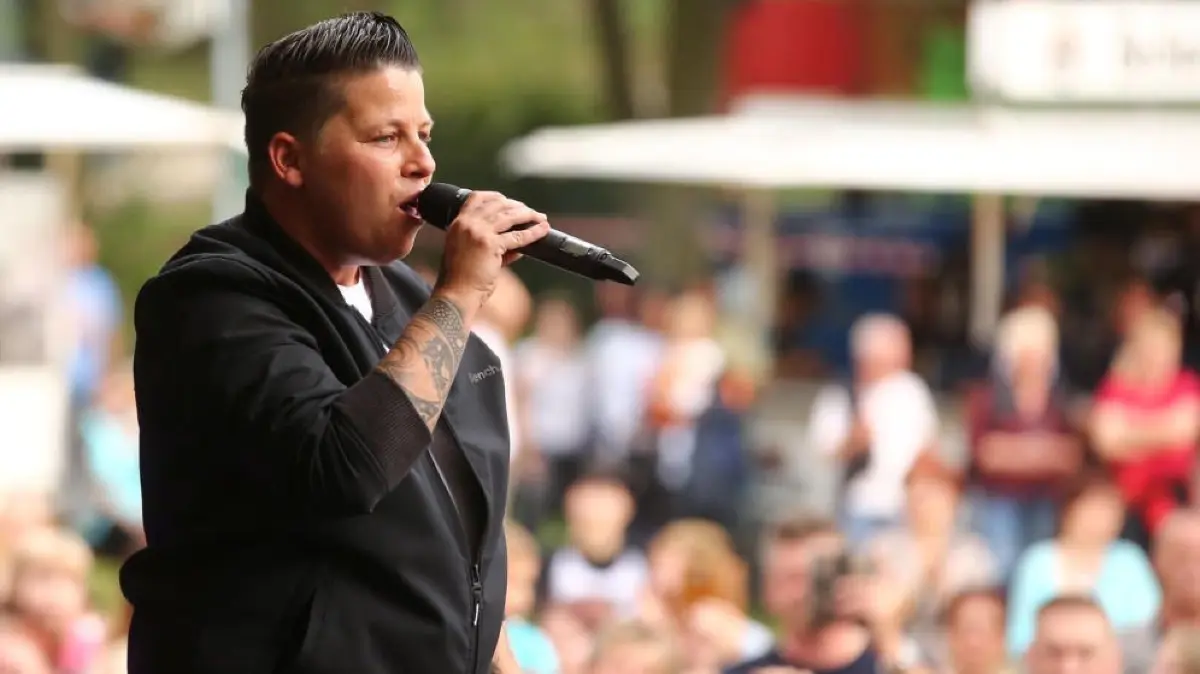 Angermünde, 26.08.2017: Energie-Open-Air am Wolletzsee, Kerstin Ott sorgte für Stimmung
Die Städtischen Werke Angermünde lockten wieder tausende Besucher zum großen Open Air Festival in das Strandbad am Wolletzsee.