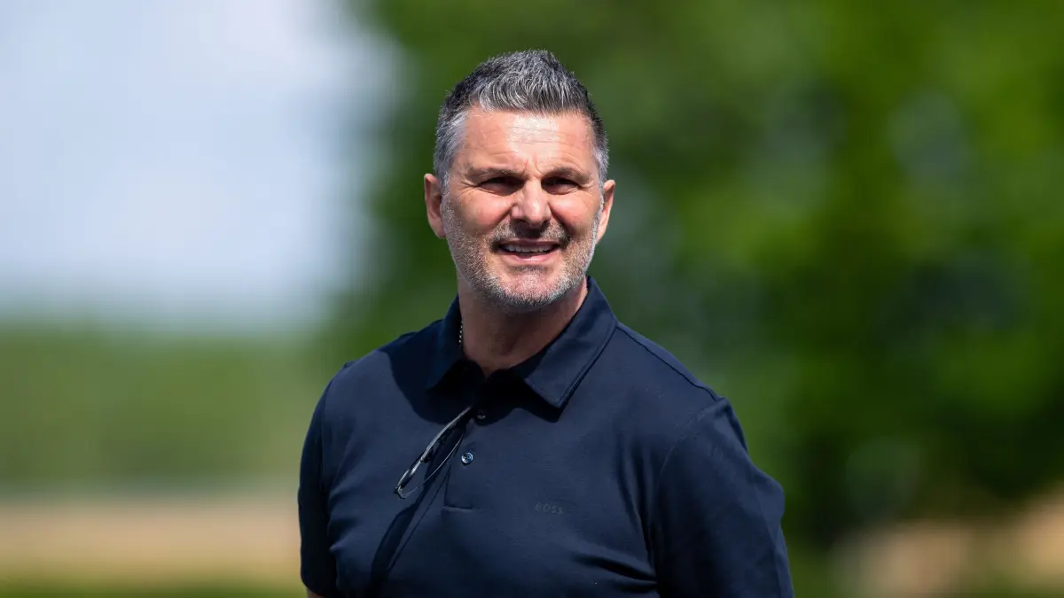 RLNO Viktoria Berlin — BFC Dynamo 2023/24: Fussball, Herren, Saison 2023/2024, Regionalliga Nordost (29. Spieltag), FC Viktoria 1889 Berlin - BFC Dynamo, Angelo Vier (sportlicher Leiter, BFC Dynamo), 13.04. 2024, Foto: Sebastian Räppold / Matthias Koch