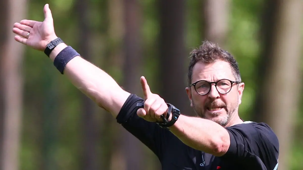 Fußball Schiedsrichter Michael Wendorf Fortuna Grüneberg Landesliga Alt Ruppin gegen Stahl Brandenburg