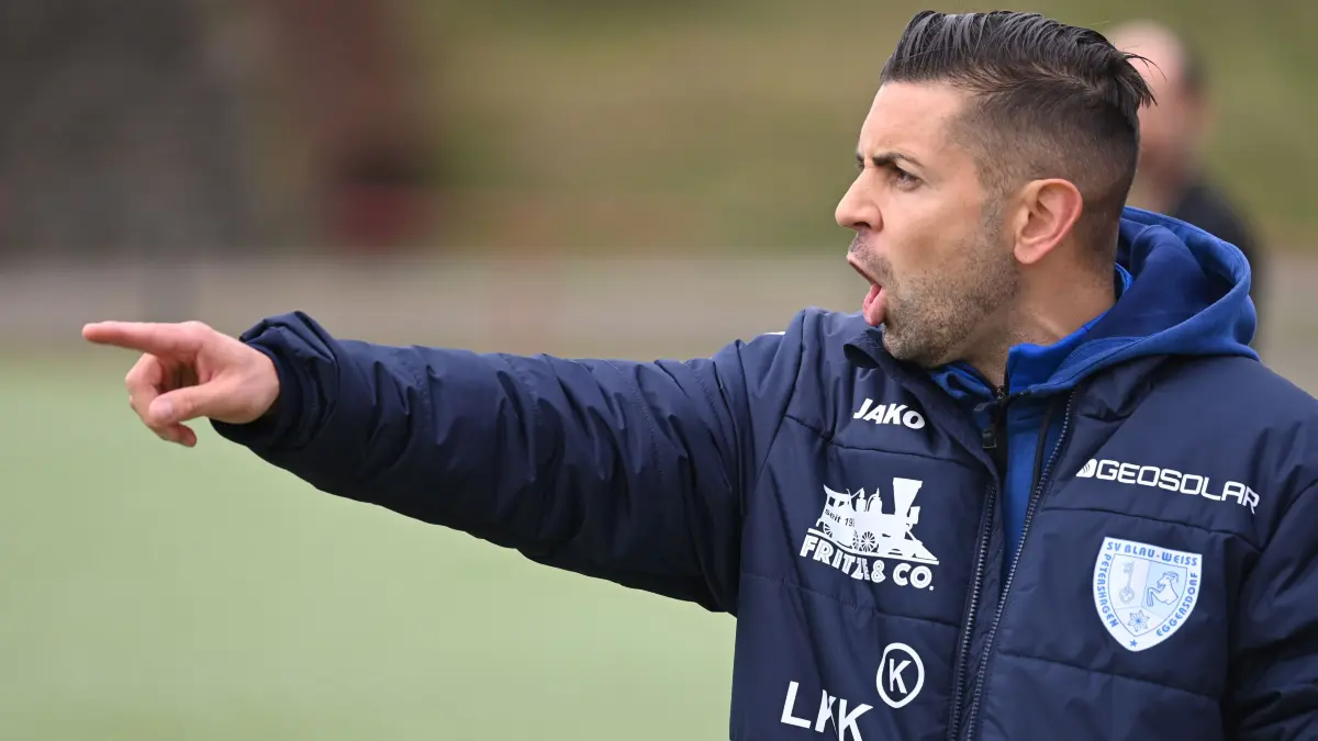 Fussball : Frankfurt an der Oder, Stadion, Fussball Brandenburgliga Punktspiel, 1. FC Frankfurt - Petershagen-Eggersdorf, Trainer Steve Georges
FOTO BENK 17.02.2024