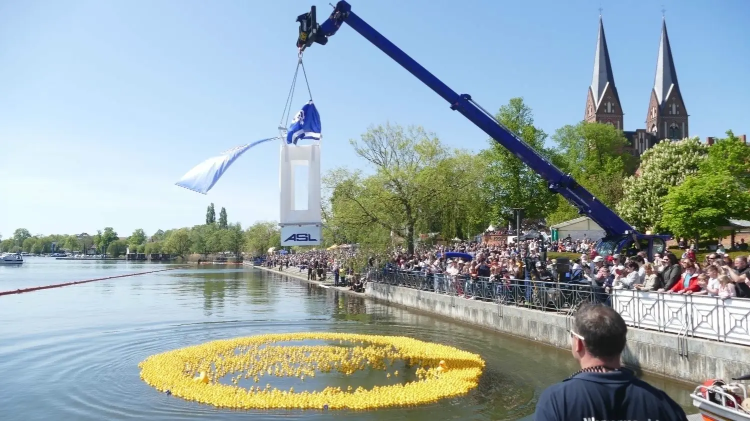 Mai und Hafenfest Neuruppin 2025 Neue Regeln beim Drachenboot Rennen