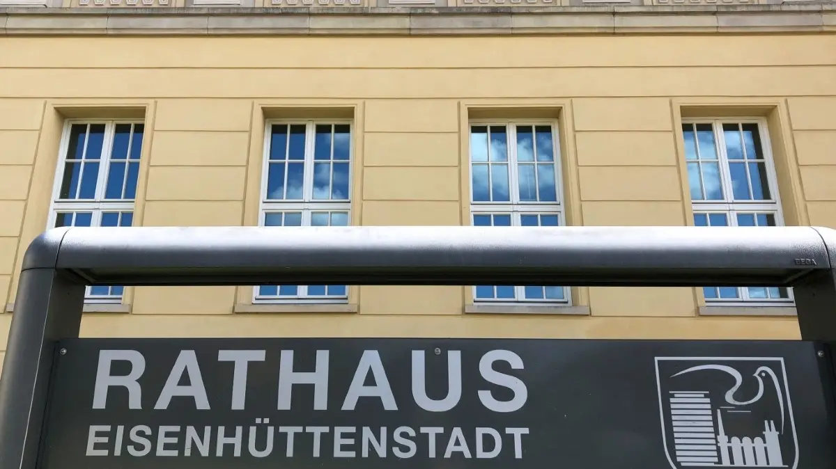 Feuerwehr in Eisenhüttenstadt: Die Stadtverwaltung geht bei der Ausbildung neue Wege.
Eisenhüttenstadt 2022-10-12: Rathaus Eisenhüttenstadt