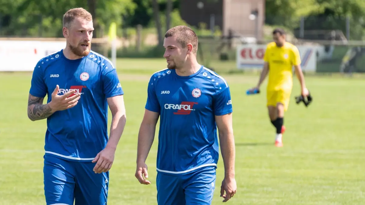 Sind die Kretschmänner Tim (links) und Randy vom Oranienburger FC Eintracht unzertrennlich?
die Kretschmänner Tim (links) und Randy sind unzertrennlich (Oranienburger FC Eintracht)