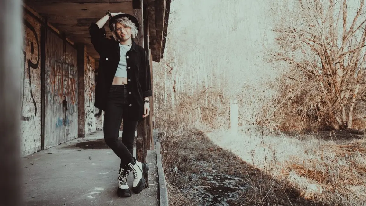 Lucidez ist eine Singer/Songwriterin aus Bernau.
1. Bewerber Axel 2024: Lucidez ist eine Singer/Songwriterin aus Bernau bei Berlin. In den
letzten 8 Jahren hat sie ihre eigenen Songs komponiert und gesungen,
vorwiegend im Bereich Pop, Rock, Latin und Singer/Songwriter.