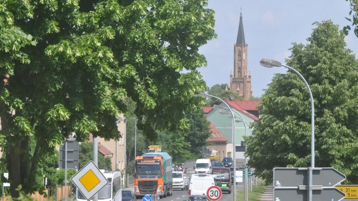 Fürstenberg ächzt unter der hohen Verkehrsbelastung auf der B96, die mitten durch die Stadt führt: Eine Ortsumgehung muss her, doch welche Variante kommt dafür infrage?