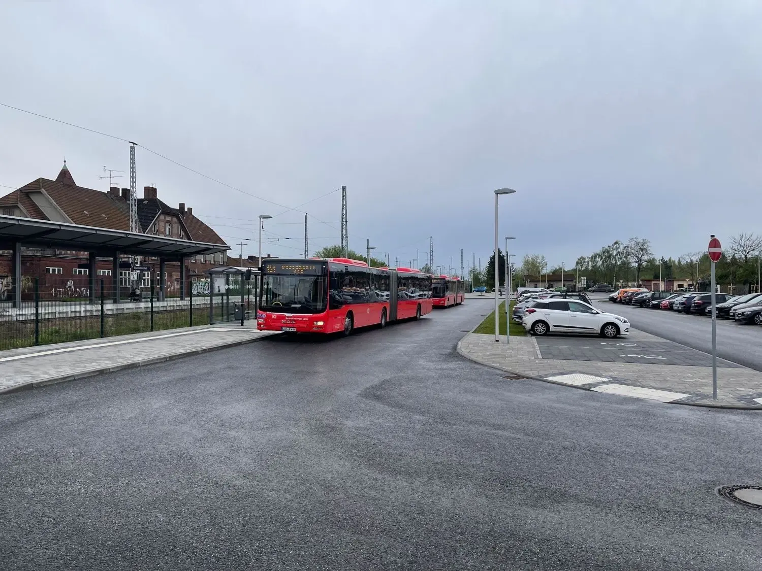 Mobilitätsknotenpunkt: Für 4,3 Millionen Euro wurde die Westseite des Bahnhofes komplett umgestaltet. Es entstanden unter anderem Parkplätze und Haltestellen für Busse.