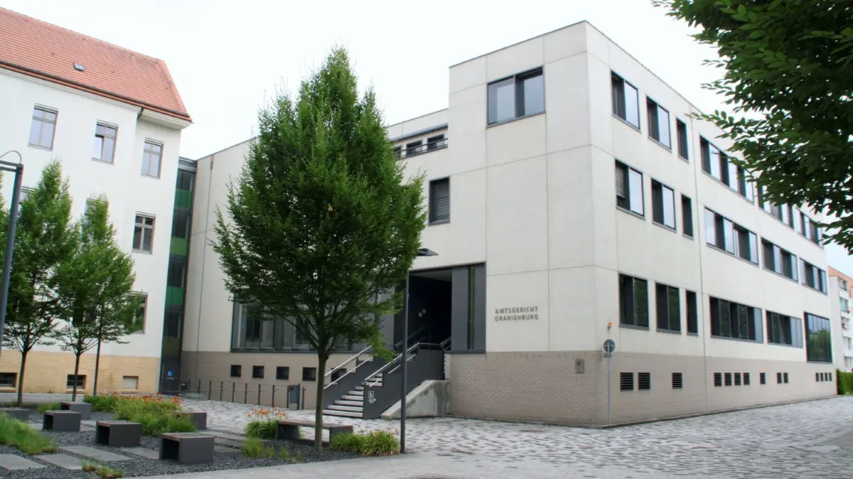 Das Amtsgericht in Oranienburg hat einen modernen Anbau mit mehreren Verhandlungssälen.
Außenansicht Amtsgericht Oranienburg, 12.07.2018
Foto : Jana Reimann-Grohs