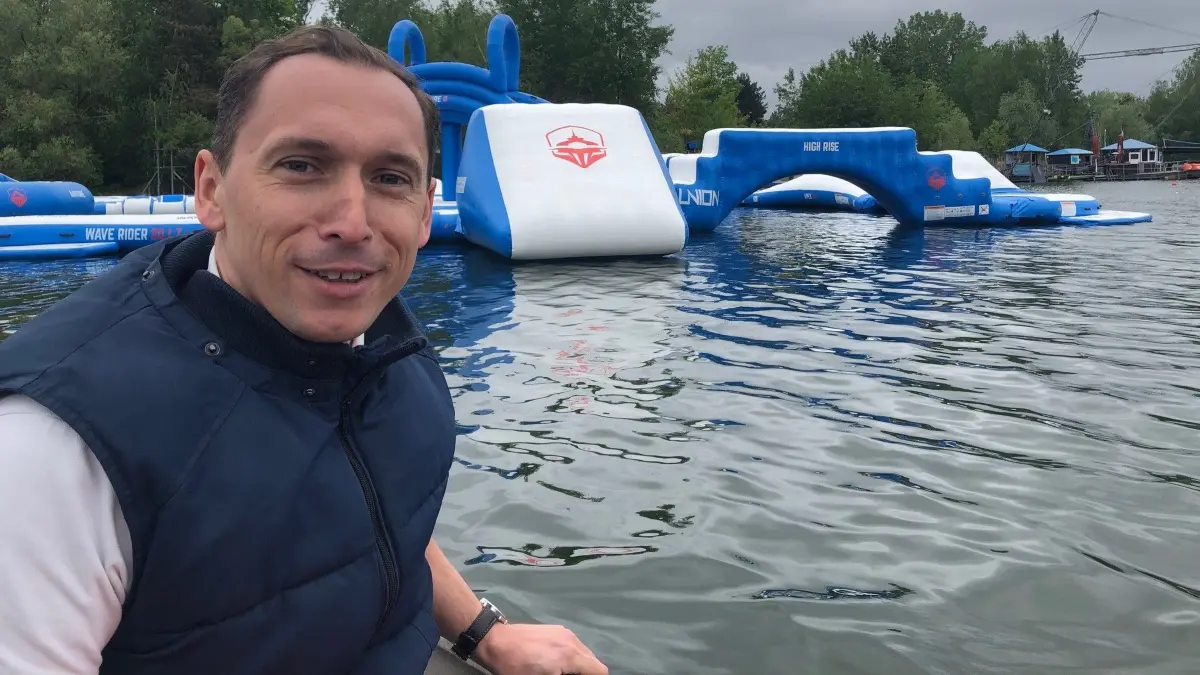 Bernsteinsee Velten Aqua-Park neues Spielgerät auf dem Wasser Strand Ines Hübner Philipp Gall