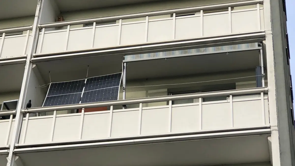 Balkon mit Solar-Panel in Eisenhüttenstadt