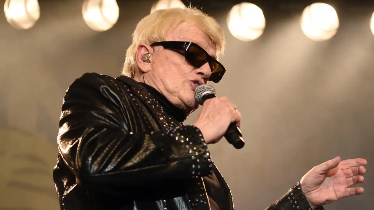 Sänger Heino: ARCHIV - 30.03.2019, Nordrhein-Westfalen, Köln: Der Sänger Heino steht bei seiner Abschiedstournee "und Tschüss" ,bei seinem letzten Konzert in Deutschland, in der "Live Music Hall" auf der Bühne. (zu dpa: «Volksmusiker Heino tritt bei «Parookaville»-Festival auf») Foto: Horst Ossinger/dpa +++ dpa-Bildfunk +++
