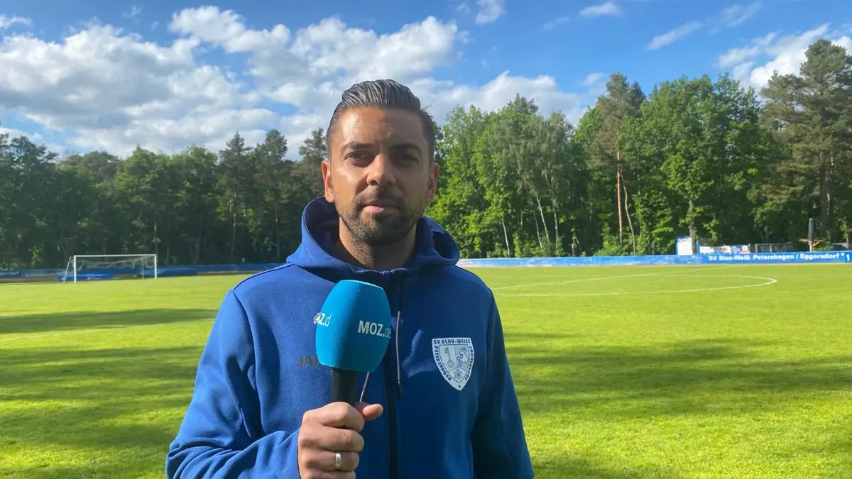 Steve Georges (Trainer SV Blau-Weiß Petershagen/Eggersdorf) nach der 1:2-Niederlage gegen die TSG Einheit Bernau am MOZ-Mikrofon.