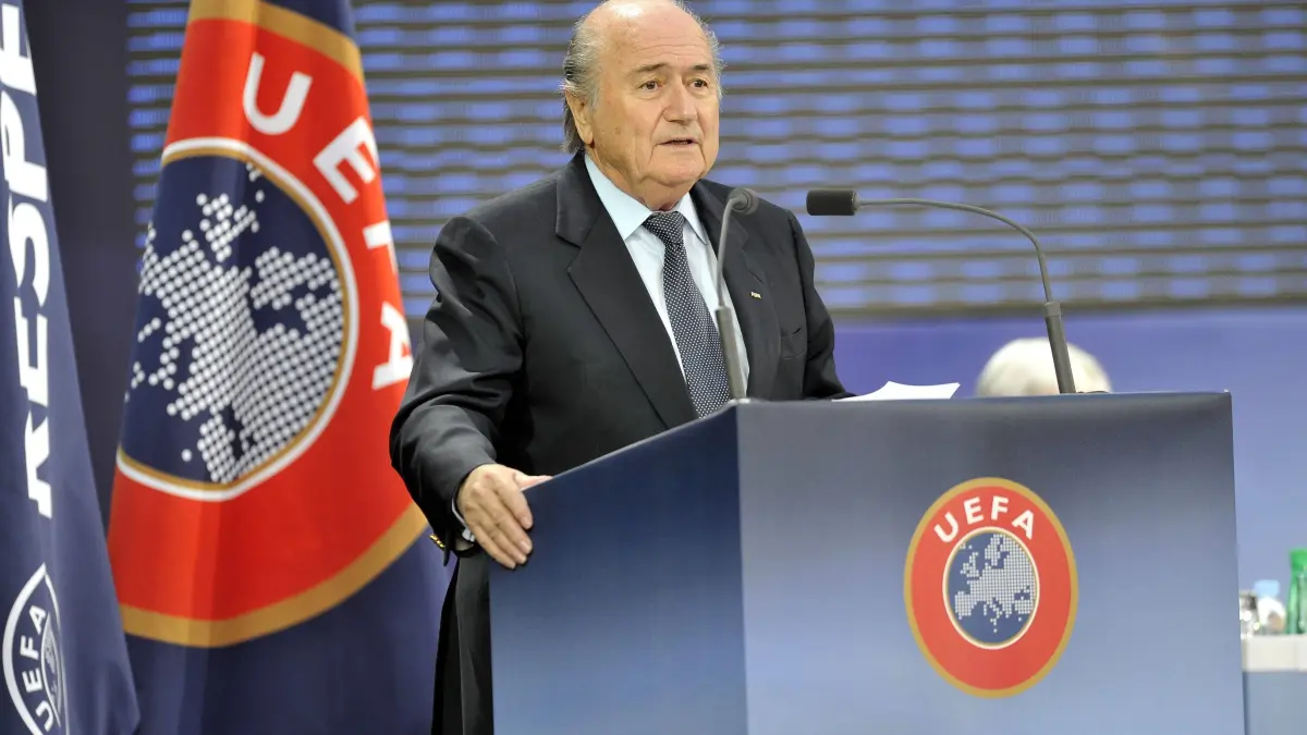 Bildnummer: 07574044 Datum: 22.03.2011 Copyright: imago/PanoramiC
35. UEFA Kongress in Paris --- FIFA Pr?sident Joseph S. BLATTER (Schweiz) - PUBLICATIONxNOTxINxFRAxITAxBEL AnthonyBibardFEP; Herren Fussball Verband Kongress UEFA Kongress Paris Funktion?re Einzelbild kbdig xdp 2011 quer premiumd o0 Logo Emblem Verbandslogo Verbandsemblem
Image number 07574044 date 22 03 2011 Copyright imago Panoramic 35 UEFA Congress in Paris FIFA President Joseph s Blatter Switzerland PUBLICATIONxNOTxINxFRAxITAxBEL AnthonyBibardFEP men Football Association Congress UEFA Congress Paris Functionaries Single Kbdig 2011 horizontal premiumd o0 emblem Emblem Association logo Union emblem
