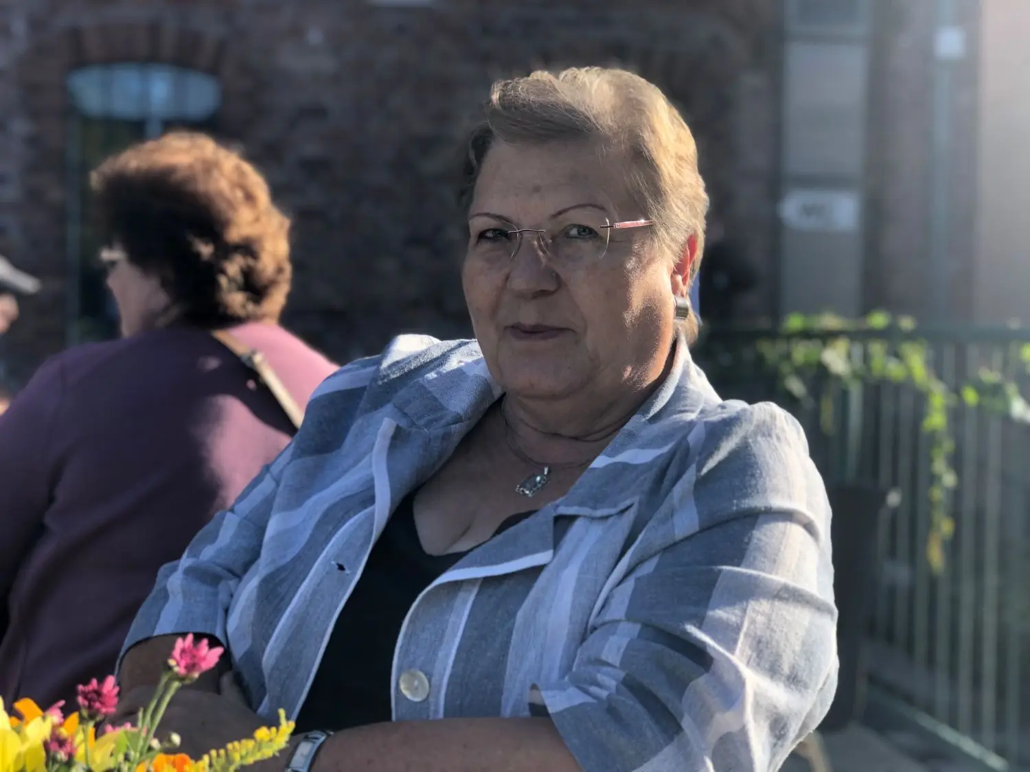 Anita Runge unterstützt seit einem Jahr die Geflüchteten in der Gemeinschaftsunterkunft am Fuchsbau beim Deutschlernen, bei den Hausaufgaben und sonstigen Fragestellungen auf ihrem Berufsweg.