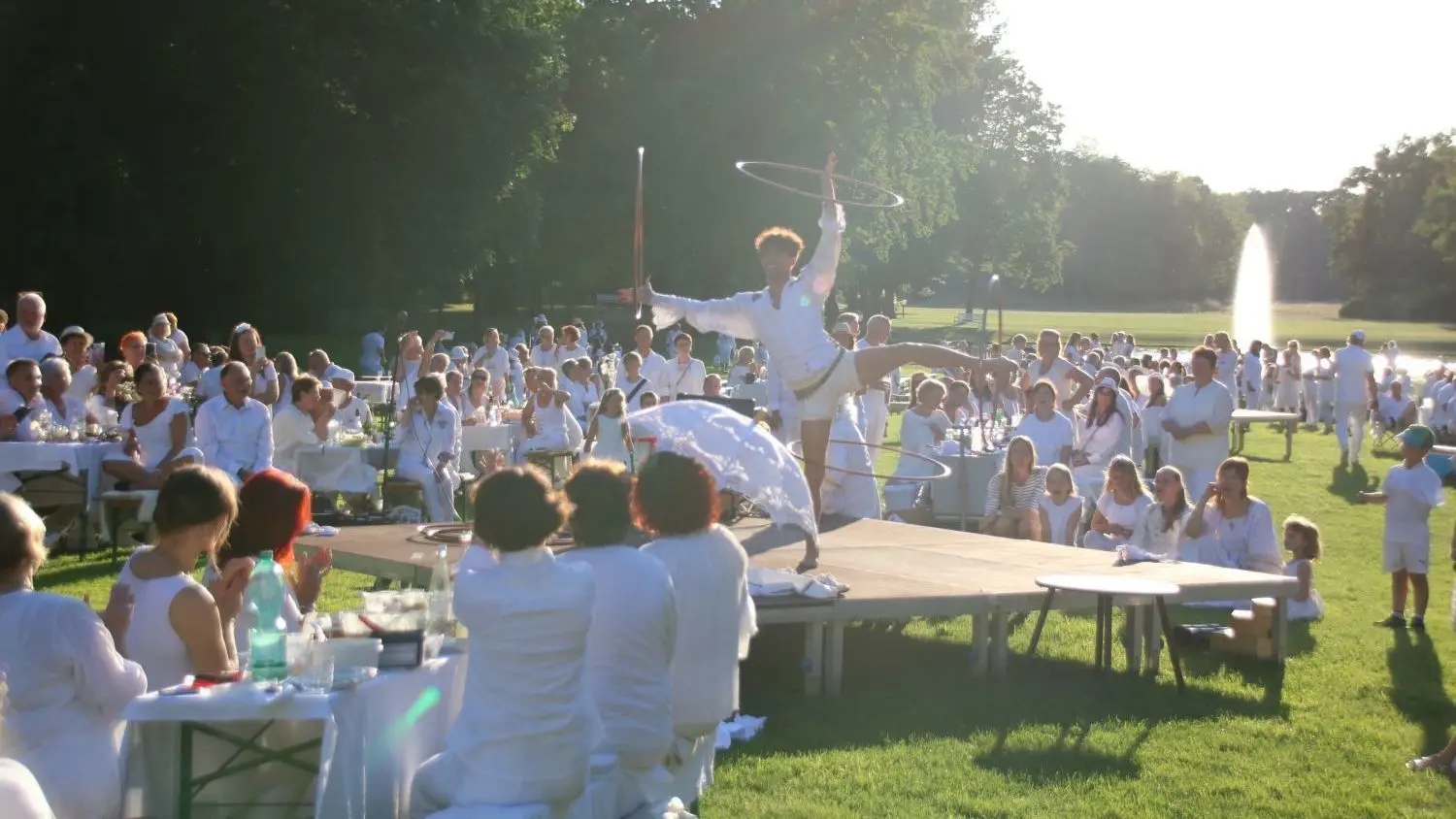 Picknick in Weiß im Schlosspark Oranienburg am 7. Juli 2021 mit den fabelhaften Artistokraten