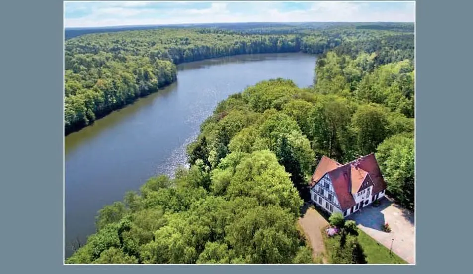 Uwe Rada: „Siehdichum – Annäherungen an eine brandenburgische Landschaft“, ISBN 987-3861247425