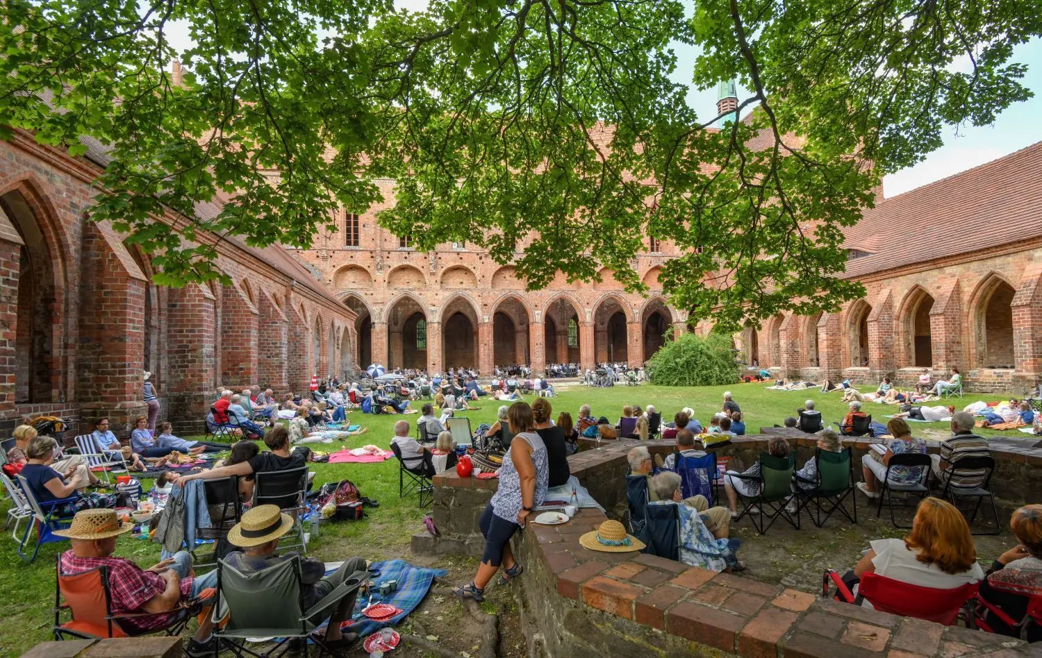 Familienfeste auf der Wiese: Konzerte vor der Klosterkirche sind Picknick- und Familienfeste. Das wird 2021 nicht möglich sein. (Archivfoto)