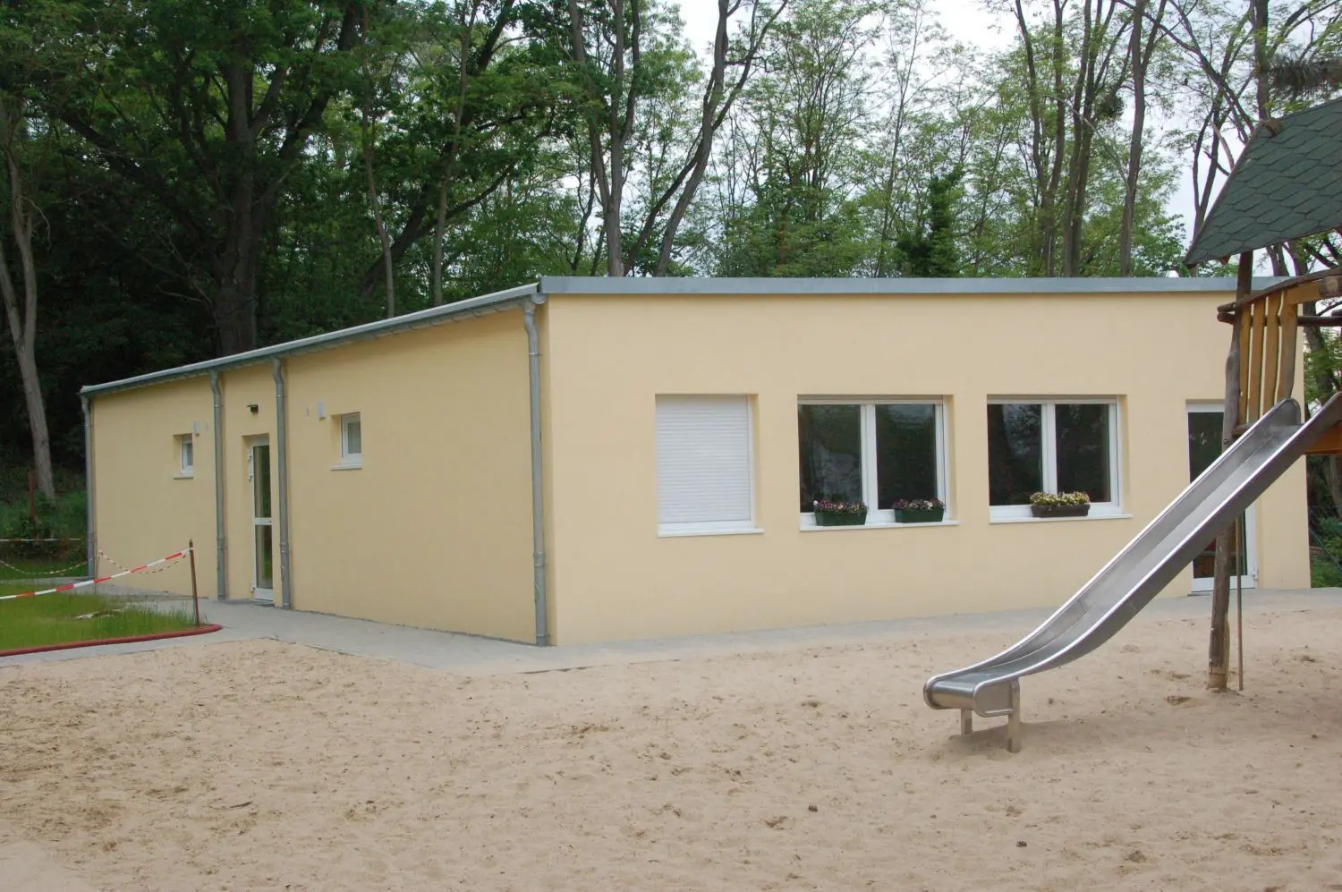 Aus zehn Containern: Neuer Hort in Falkenberg/Mark für 100 Kinder.